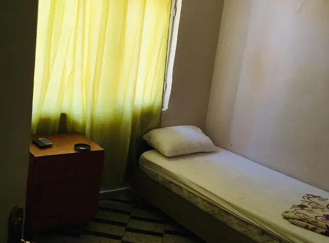 بيت شباب Divan *